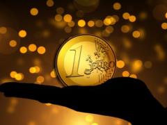 The euro hit its lowest value for the second time in a year - Bloomberg