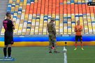 Український військовий наніс перший удар по м ячу у новому сезоні УПЛ