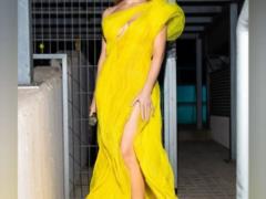 Tina Karol in a chocolate-colored dress in the form of a digital hologram performed the national anthem of Ukraine