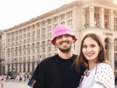 Лидер Kalush Orchestra Псюк нежно поздравил возлюбленную с 22-летием и показал ее в вышиванке