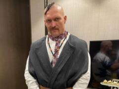  Родненькая, мы скучали : Усик вернулся в Украину после реванша с Джошуа