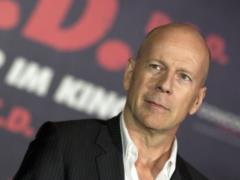 Bruce Willis, a patient with aphasia, was caught walking: how does the actor look now