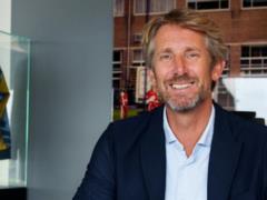 Van der Sar continuing his contract with Ajax
