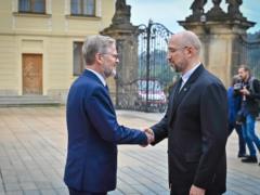 Поддержка Украины должна продолжаться, потому что она борется за безопасность Европы – Петр Фиала