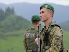 Может ли военнообязаный вывезти за границу недееспособного родственника: ответ юриста