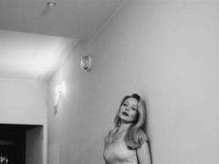 Tina Karol shared sad photos from the dressing room and wrote why she must be strong