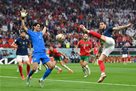 Theo looked up at the match France - Morocco. Vin kaz, scho play for yourself and for your brother