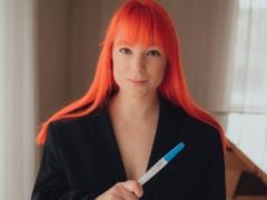 For the third time, a pregnant Svetlana Tarabarova with a naked tummy showed her absolute happiness