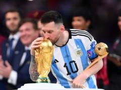 Messi s photo with the World Cup has become the most liked in the history of Instagram