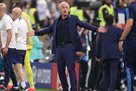 Agent Deschamps - how to continue the contract: It takes an hour