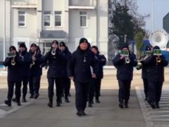 Moldovan border guards with an orchestra came to congratulate Ukrainian colleagues on Christmas