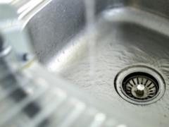 Под елочку: НКРЭКУ одобрила двухэтапное повышение тарифов на воду и водоотвод в 2023 году