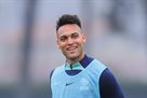Lautaro turning before training at the high-ranking group of Inter