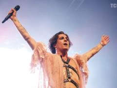 The soloist Maneskin with a naked torso and short hair stunned with a new image