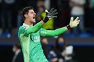 Courtois criticizing the referee of the match against Villarreal for awarding a penalty