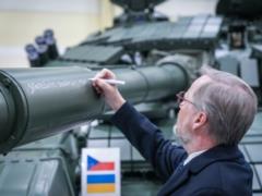 The Prime Minister of the Czech Republic personally signed the T-72 tank, which will go to Ukraine