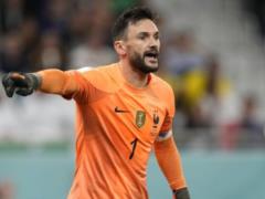 Record-breaking goalkeeper announces his retirement from France