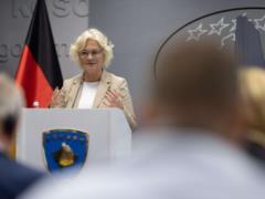 Министр обороны Германии готова уйти в отставку — FT