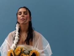 Jamala in a white dress showed sensual shots with sunflowers and admitted that she still  