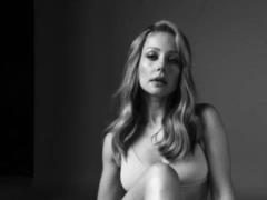 Tina Karol first disclosed her vaga, she showed honestly a topless photo without photoshop