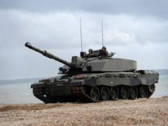 Ukrainian artillerymen are already training in Britain: video of the capabilities of the Challenger 2 tank