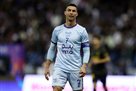 Ronaldo after drinking Al-Nasr at the start for the match with Al-Ittifak