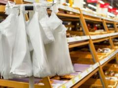 Украинцы стали меньше использовать пластиковые пакеты: статистика