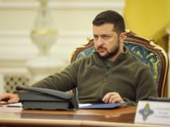 Чиновники и депутаты не будут выезжать из Украины во время войны, если это не служебная командировка – Зеленский