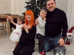 Беременная Светлана Тарабарова на забавном видео показала, как проводит субботние утренники с двумя детьми