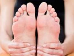 What can be done to prevent diabetic foot?