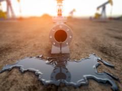 Индия закупает нефть РФ в больших объемах, после переработки ее в топливо поставляет в ЕС и США — Bloomberg