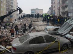 Землетрясения в Турции: число погибших выросло еще более чем на тысячу