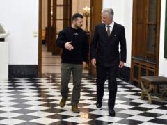 Зеленский встретился с королем Бельгии и передал ему обломок сбитого самолета РФ