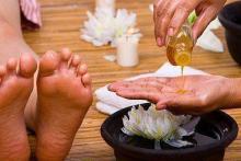 Wormwood and Damascus rose: properties of essential oils