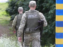 За время действия запрета на выезд из Украины не выпустили почти три десятка чиновников — Демченко