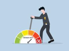 Central banks during crises: tactics and strategy