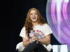 Shakira with a mop in her hands on Valentine s Day turned to ex-husband:  