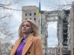 Лилия Ребрик на фоне разрушенного дома в Николаеве рассказала, как живет город-боец