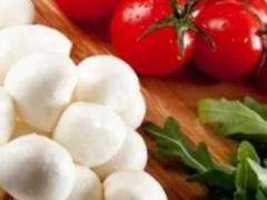 Low sodium content: a nutritionist spoke about the benefits of mozzarella and ricotta cheeses