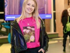 Anna Sahaydachnaya in a translucent dress with heels showed seductive pole dancing