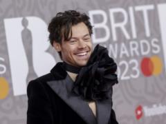 Harry Styles drank alcohol from a sneaker at a concert and shocked fans:  