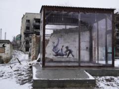Граффити Бэнкси в Киевской области будет охранять от вандалов спецсистема с сигнализацией