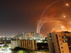 Израиль подвергся обстрелу из сектора Газа и нанес ответные удары