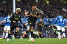 Premier League. Everton gave up Aston Villa, West Gem defeated Nottingham