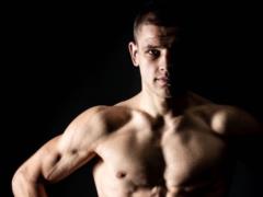  Тренировался в подвале : украинский военный победил в дебютном бою в Bellator