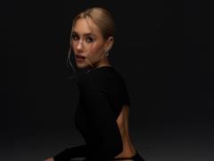 Dasha Kvitkova declassified the secret unknower who grants her privacy