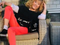 73-year-old Alla Pugacheva showed her face close to the “spring” selfie