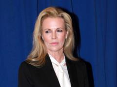 69-year-old Kim Basinger was puzzled by the appearance of the face after plastic surgery