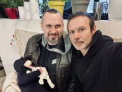 Вакарчук встретился с Сенцовым и его маленьким сыном в Киеве:  Будут с моим Иваном в футбол играть 