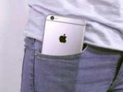 The doctor advised men not to carry a smartphone in a trouser pocket